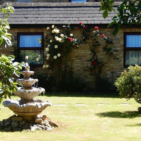 Cottage Guest House Hillingdon Bagian luar foto