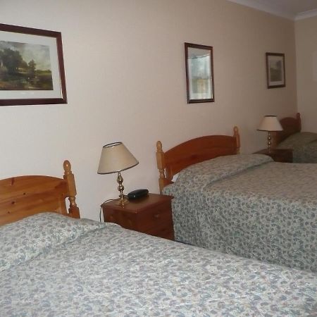 Cottage Guest House Hillingdon Bagian luar foto