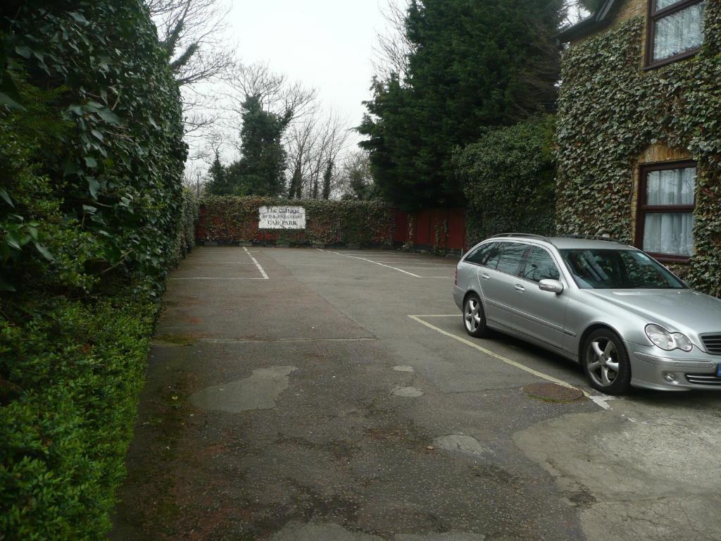 Cottage Guest House Hillingdon Bagian luar foto