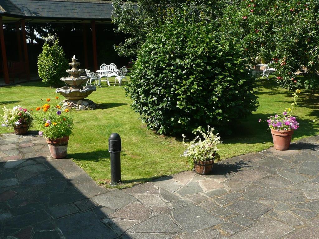 Cottage Guest House Hillingdon Bagian luar foto