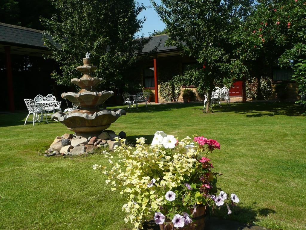 Cottage Guest House Hillingdon Bagian luar foto