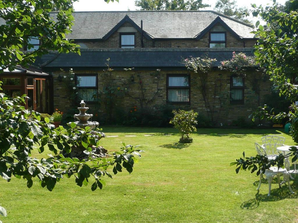 Cottage Guest House Hillingdon Bagian luar foto
