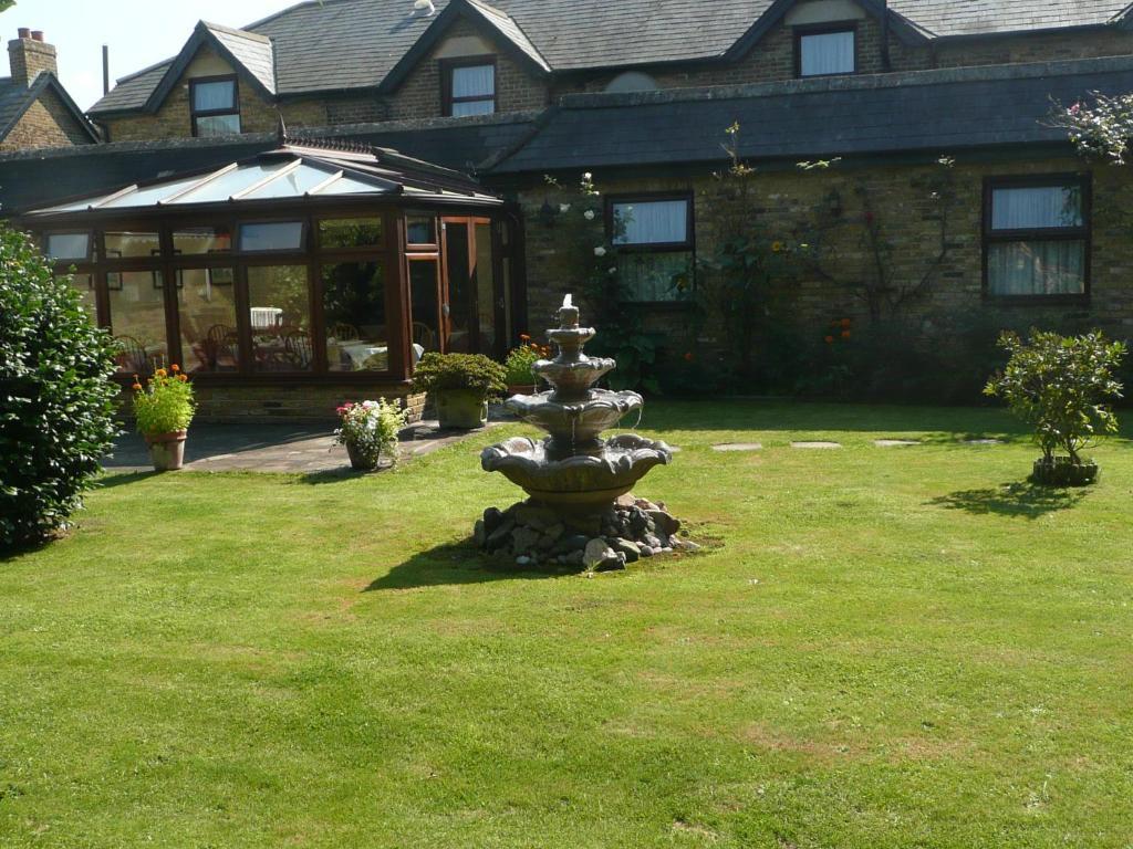 Cottage Guest House Hillingdon Bagian luar foto